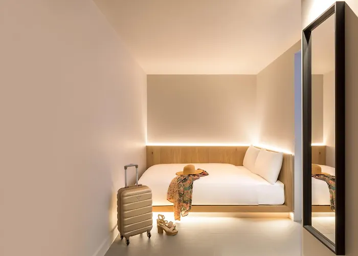 Zedwell Underground Tottenham Court RdHotel Londres